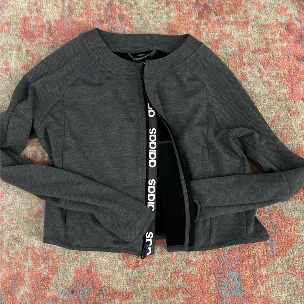 Cropped adidas workout sweater size m
